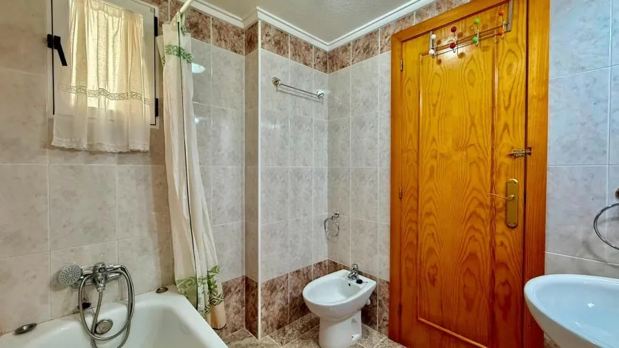 Apartment de 2 chambres à Torrevieja, Espagne No. 2532 № 6