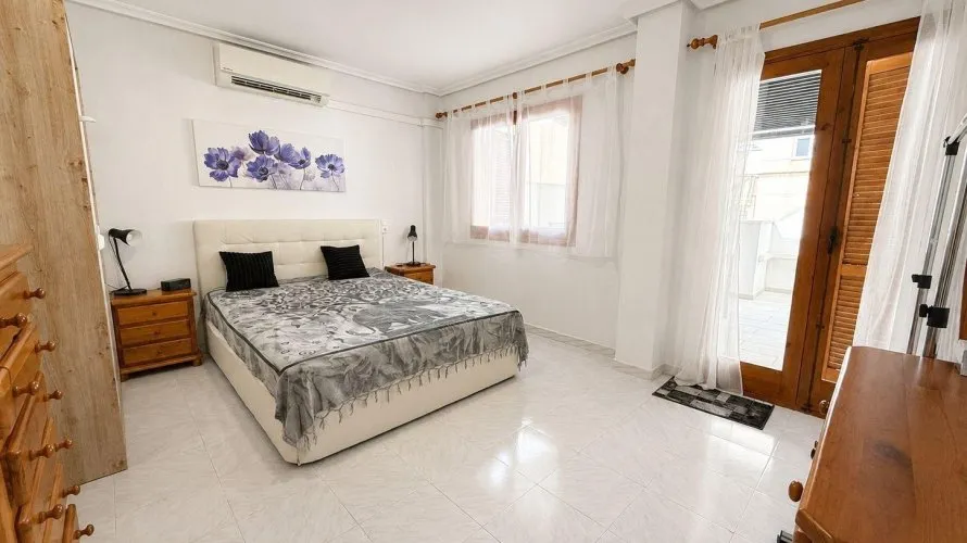 Penthouse de 2 chambres à Torrevieja, Espagne No. 2556 № 1