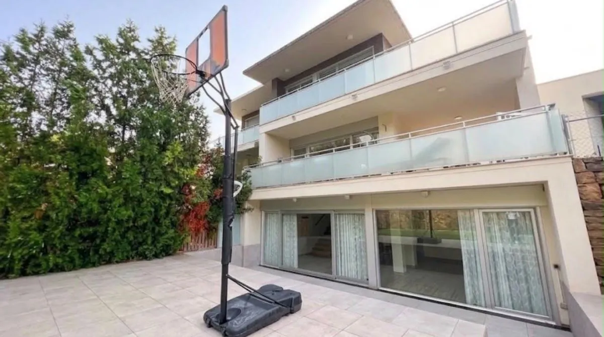 Apartment de 4 chambres à Chiva, Espagne No. 2585