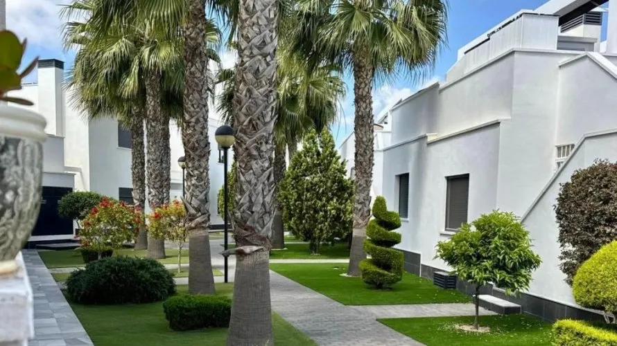 Duplex de 3 chambres à La Zenia, Espagne No. 2791 № 2
