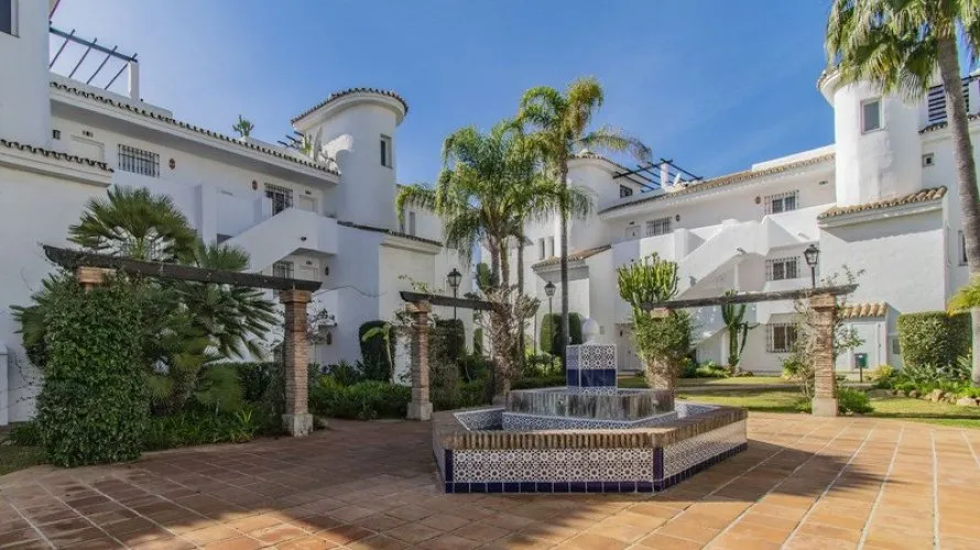 Квартира с 3 спальнями в  Нуэва Андалусия, Испания №592 № 3