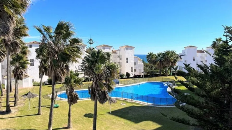 2 bedrooms apartment for sale , Manilva, Spain No. 561 № 2