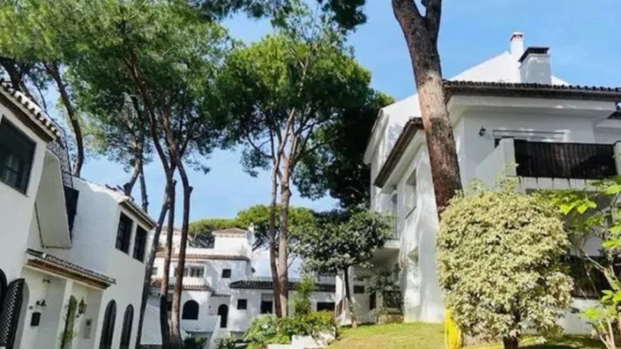 2 bedrooms apartment for sale , Nueva Andalucia, Spain No. 615 № 1