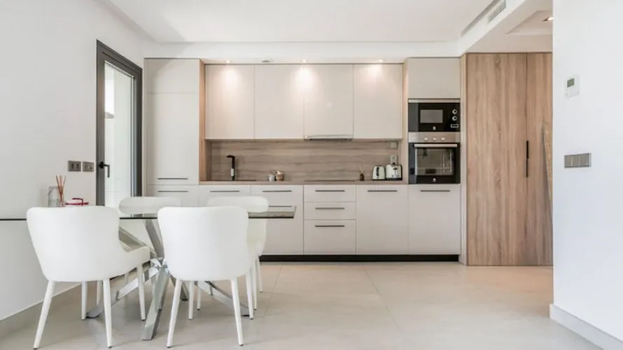 3 bedrooms apartment for sale , La Quinta, Spain No. 305 № 13