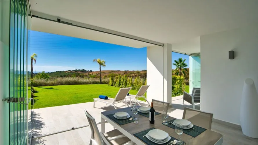 2 bedrooms apartment for sale , Estepona, Spain No. 655 № 4