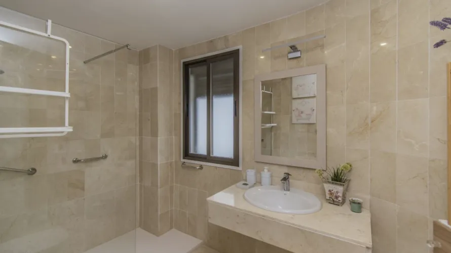 2 bedrooms apartment for sale , Estepona, Spain No. 693 № 6