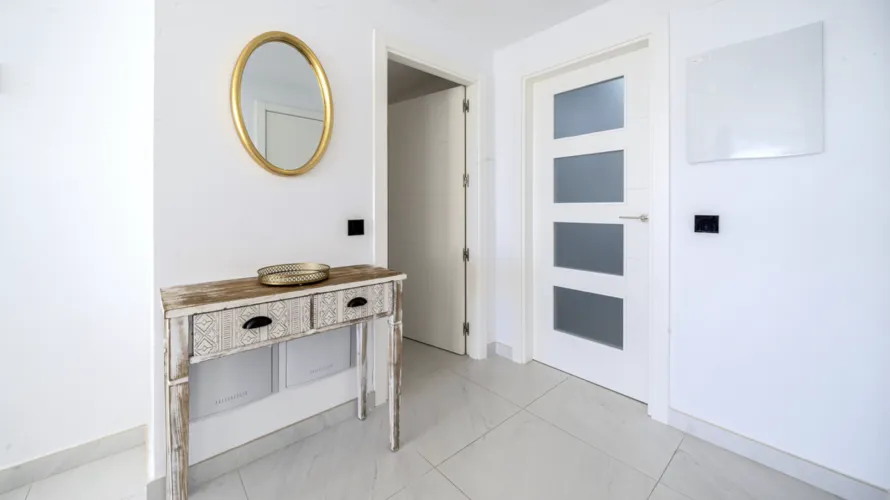 2 bedrooms apartment for sale , Estepona, Spain No. 486 № 6