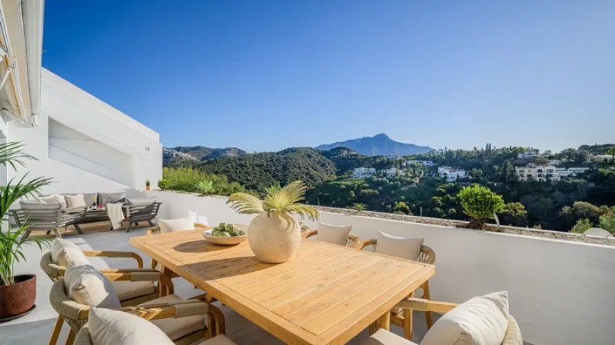 4 bedrooms apartment for sale , La Quinta, Spain No. 348 № 4