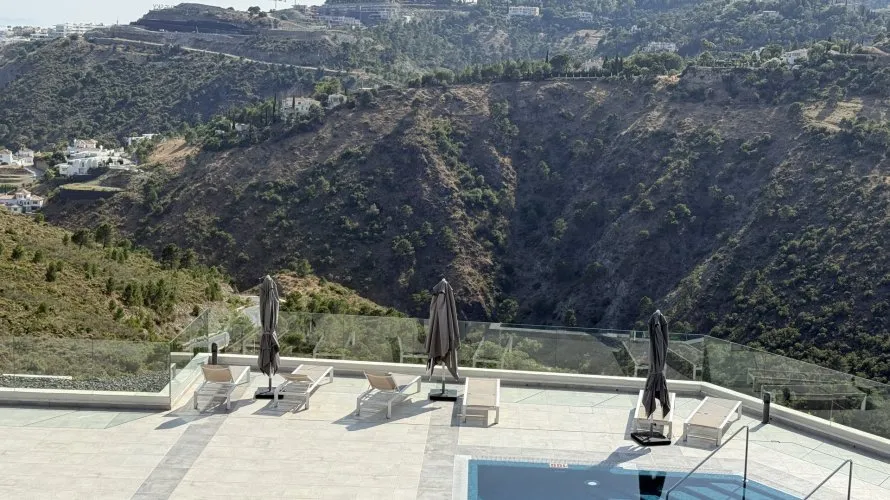 4 bedrooms apartment for sale , La Quinta, Spain No. 728 № 25