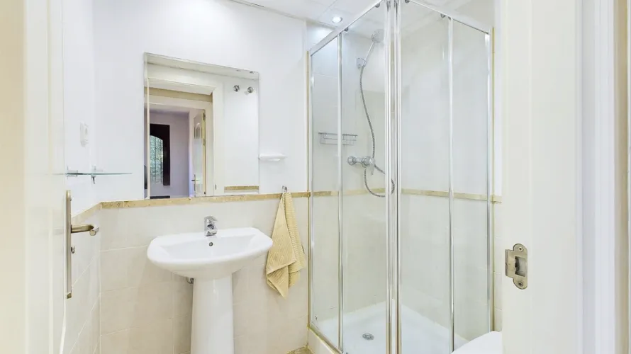 2 bedrooms apartment for sale , Estepona, Spain No. 440 № 7