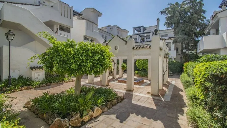 3 bedrooms apartment for sale , Nueva Andalucia, Spain No. 592 № 26