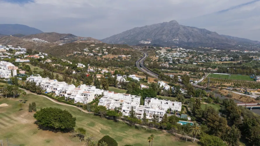 3 bedrooms apartment for sale , Nueva Andalucia, Spain No. 580 № 8