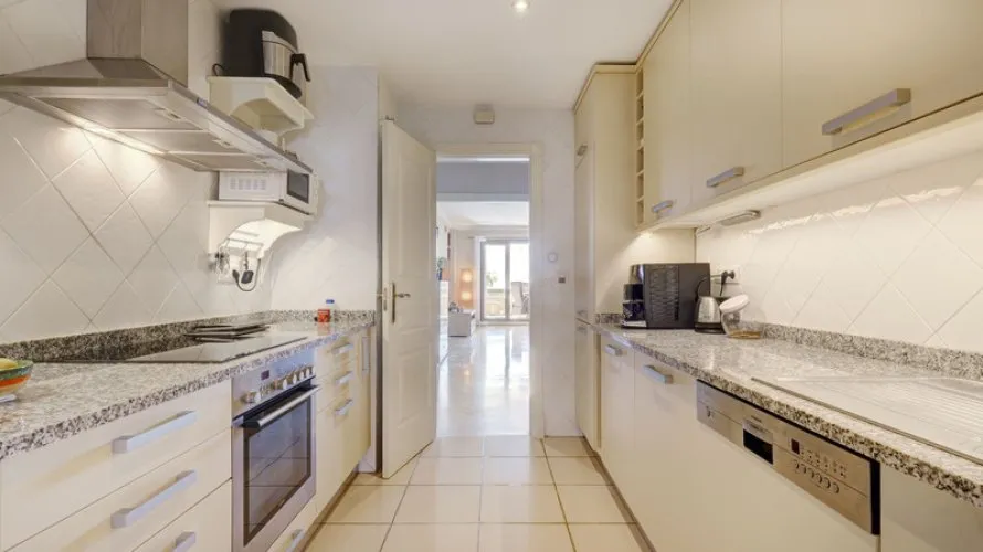 2 bedrooms apartment for sale , Estepona, Spain No. 653 № 27