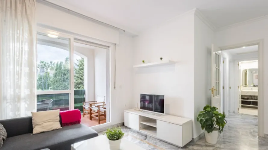 2 bedrooms apartment for sale , Cortes (San Pedro De Alcantara), Spain No. 605 № 1