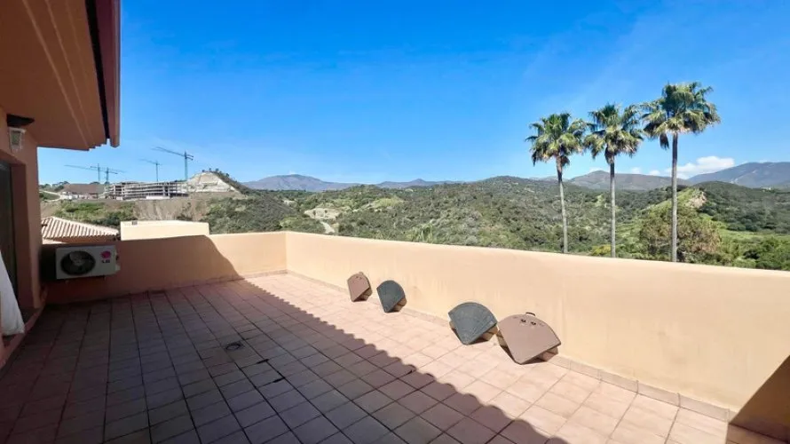 4 bedrooms duplex for sale , Estepona, Spain No. 640 № 2