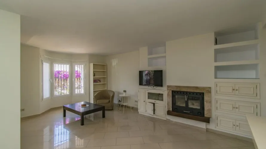 3 bedrooms apartment for sale , Nueva Andalucia, Spain No. 592 № 1