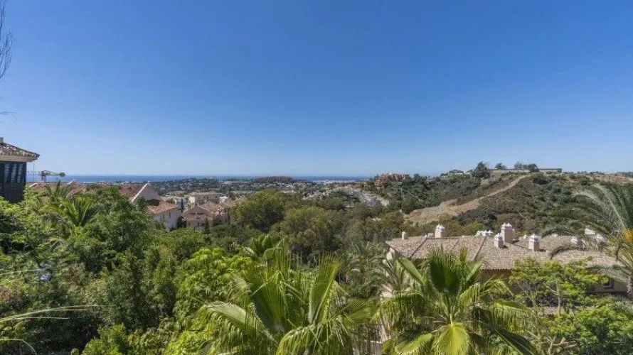 3 bedrooms apartment for sale , Estepona, Spain No. 650 № 12