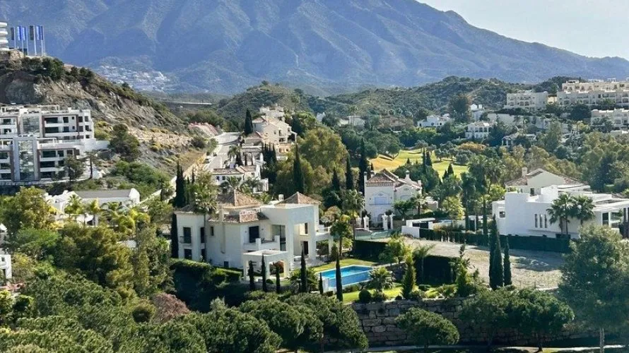 3 bedrooms apartment for sale , La Quinta, Spain No. 797 № 1