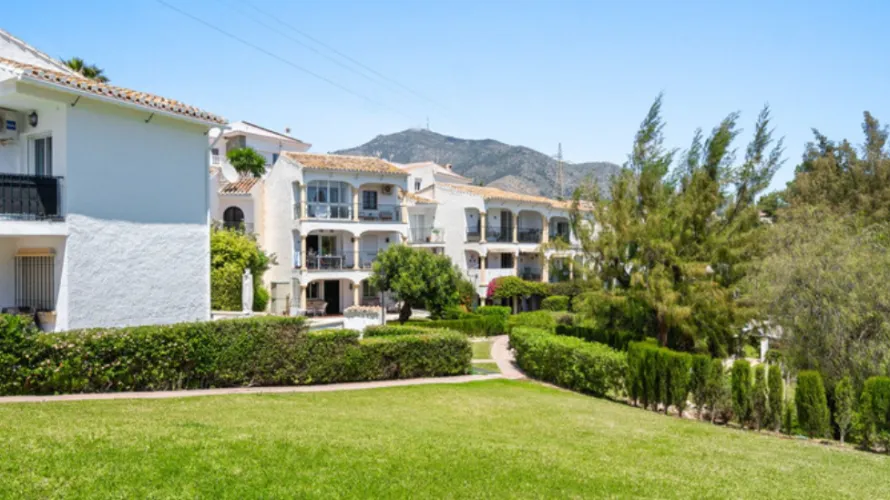 2 bedrooms apartment for sale , Fuengirola, Spain No. 687 № 2