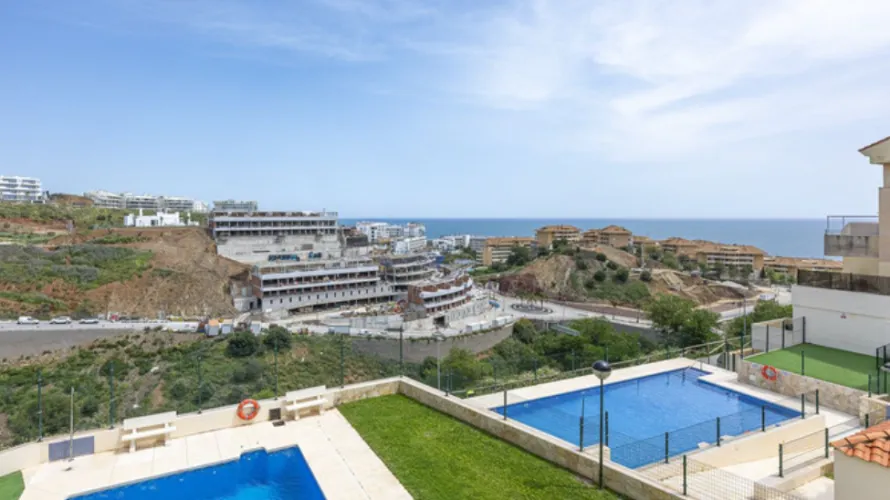 2 bedrooms apartment for sale , Fuengirola, Spain No. 696 № 2