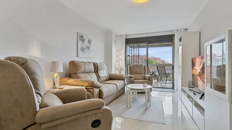 2 bedrooms apartment for sale , Fuengirola, Spain No. 692 № 15