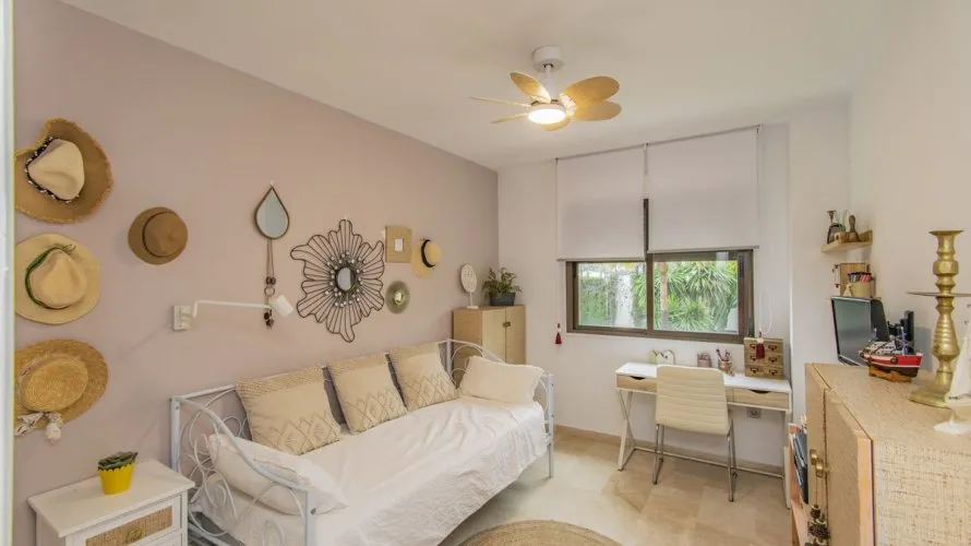 2 bedrooms apartment for sale , Estepona, Spain No. 665 № 2