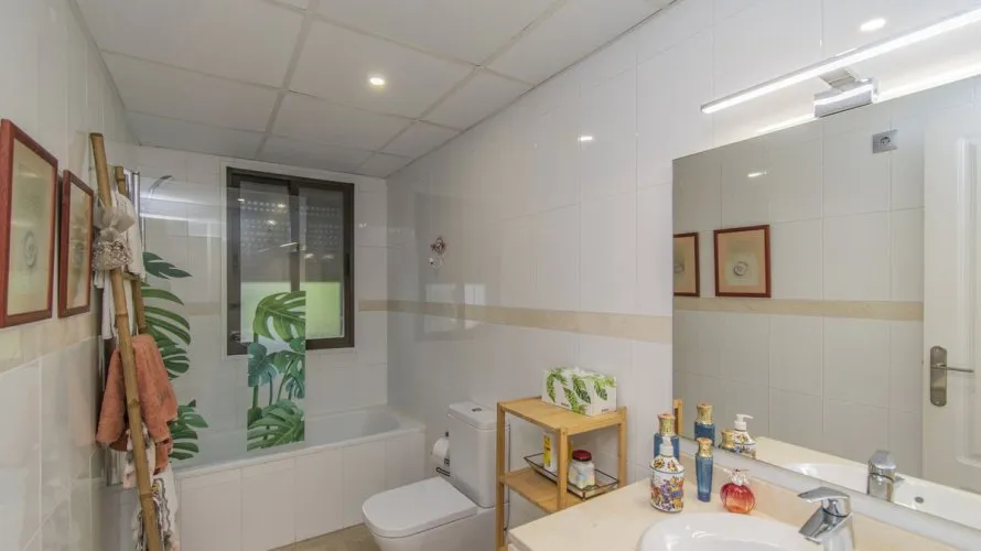 2 bedrooms apartment for sale , Estepona, Spain No. 665 № 7