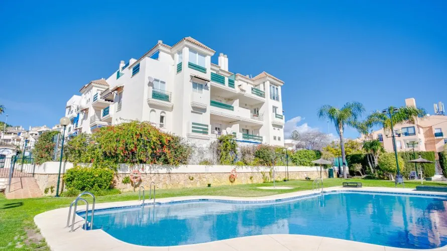 2 bedrooms apartment for sale , Nueva Andalucia, Spain No. 618 № 5