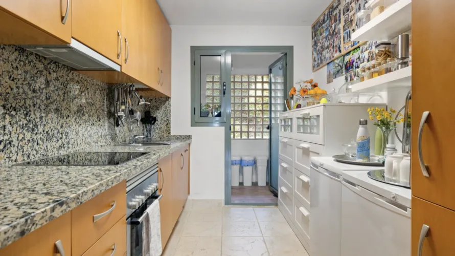 2 bedrooms apartment for sale , Estepona, Spain No. 520 № 24