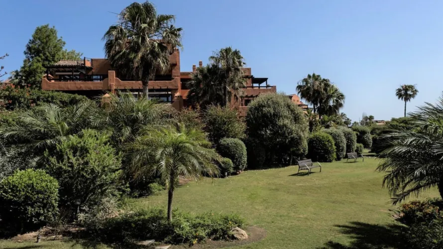 2 bedrooms apartment for sale , Estepona, Spain No. 610 № 5