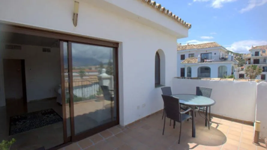 2 bedrooms penthouse for sale , Manilva, Spain No. 552 № 11