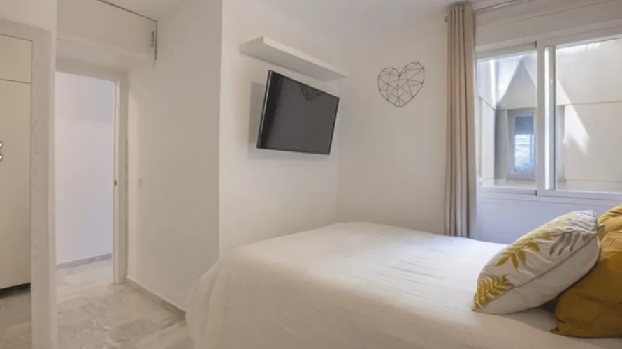 2 bedrooms apartment for sale , Fuengirola, Spain No. 696 № 15