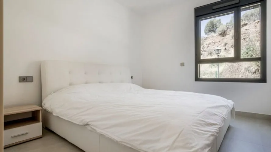 3 bedrooms apartment for sale , La Quinta, Spain No. 305 № 7