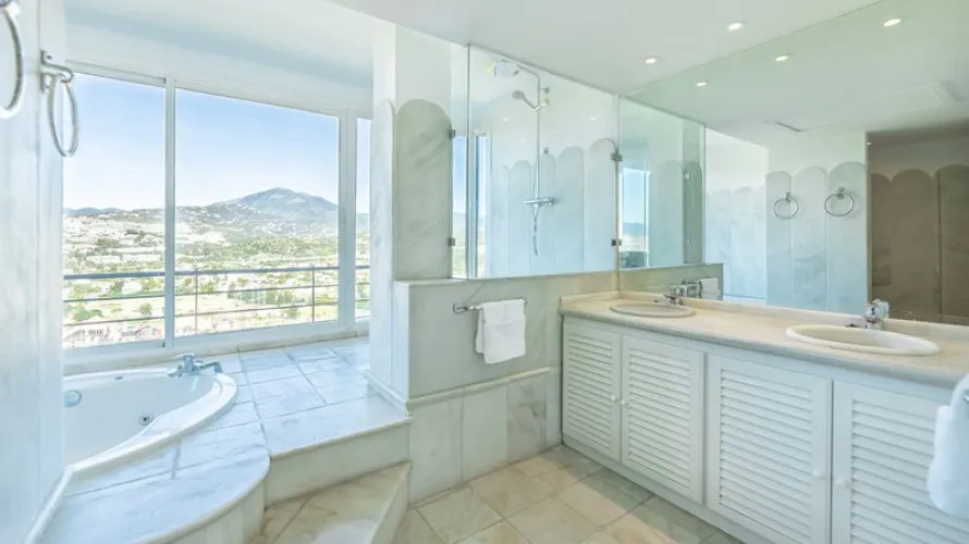 5 bedrooms penthouse for sale , Nueva Andalucia, Spain No. 271 № 24