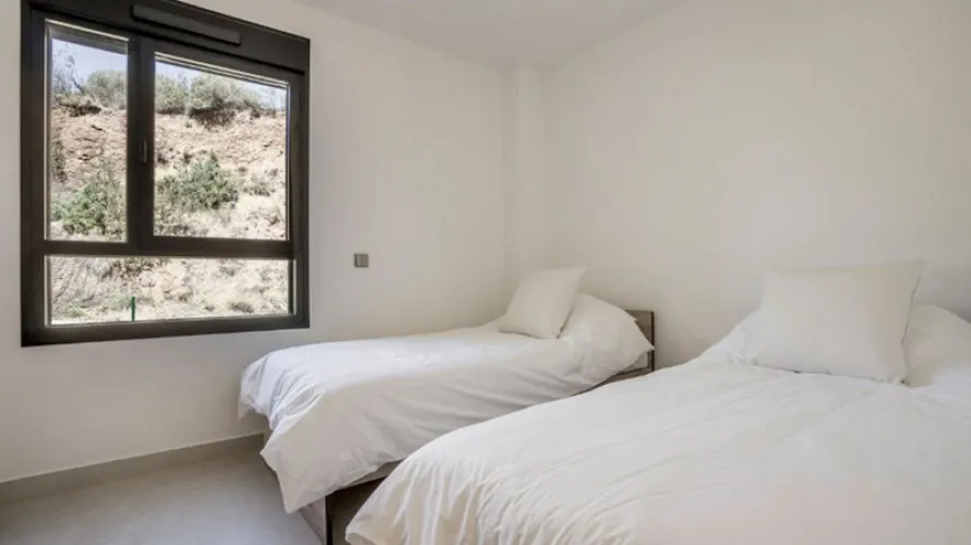 3 bedrooms apartment for sale , La Quinta, Spain No. 305 № 6