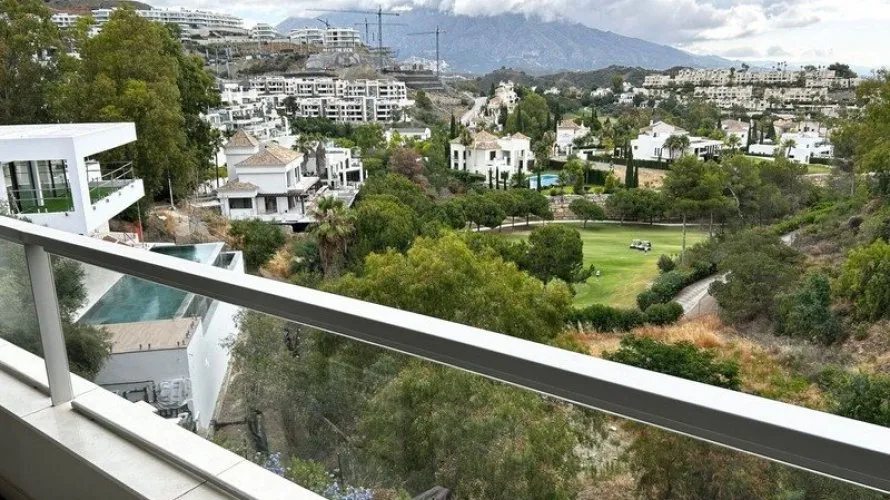 3 bedrooms apartment for sale , La Quinta, Spain No. 797 № 2