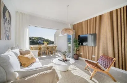 4 bedrooms apartment for sale , La Quinta, Spain No. 348