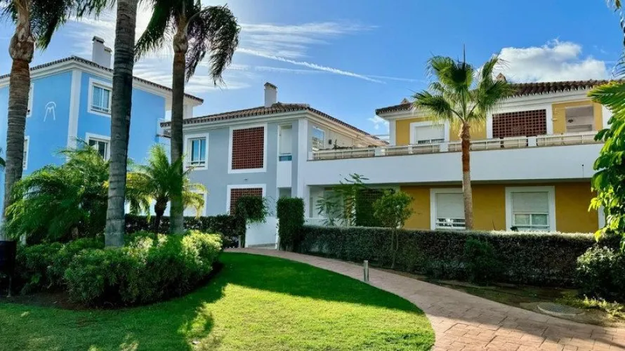 2 bedrooms apartment for sale , Estepona, Spain No. 415 № 4