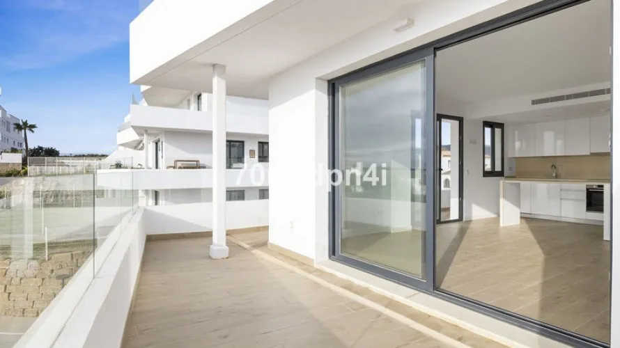 2 bedrooms apartment for sale , Estepona, Spain No. 654 № 9