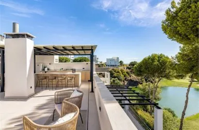 3 bedrooms duplex for sale , La Quinta, Spain No. 550