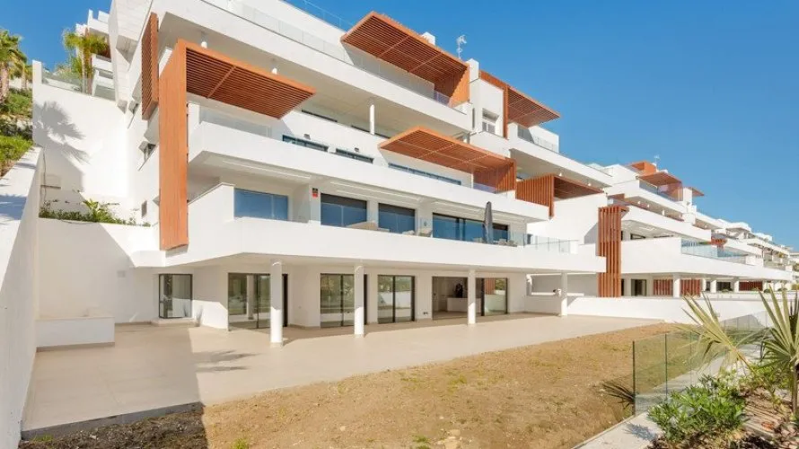 3 bedrooms apartment for sale , Estepona, Spain No. 295 № 3