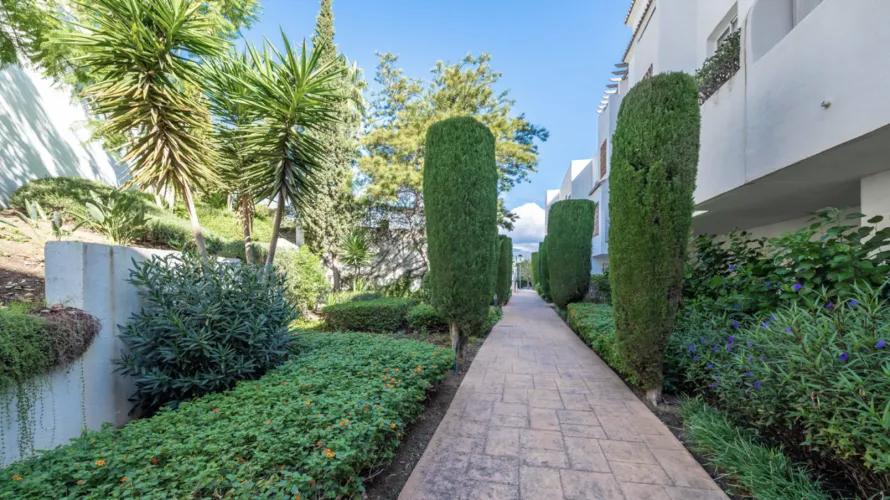 3 bedrooms apartment for sale , Estepona, Spain No. 474 № 1