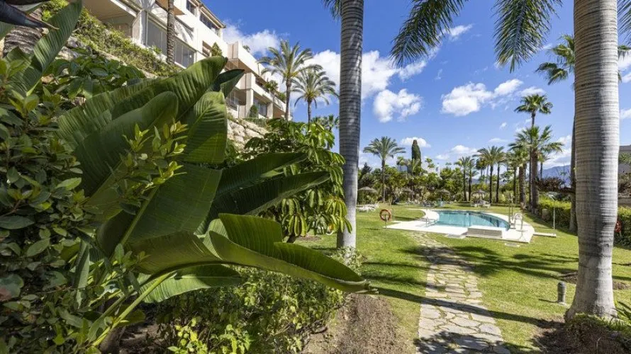 2 bedrooms apartment for sale , Estepona, Spain No. 653 № 4