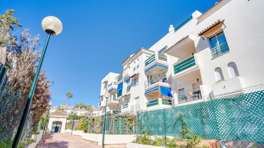 2 bedrooms apartment for sale , Nueva Andalucia, Spain No. 618 № 7