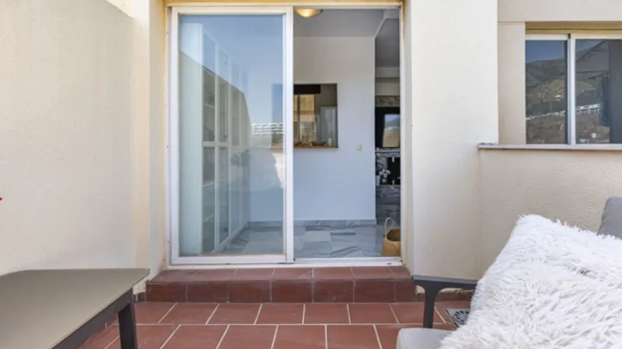 2 bedrooms apartment for sale , Fuengirola, Spain No. 696 № 4