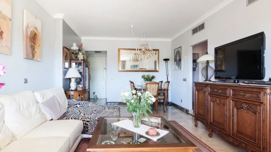 2 bedrooms apartment for sale , Estepona, Spain No. 400 № 4