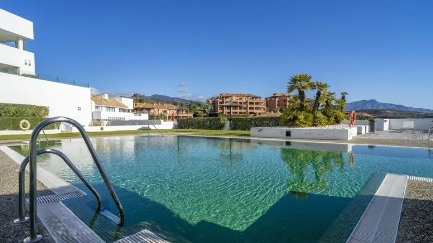 2 bedrooms apartment for sale , Estepona, Spain No. 654 № 2