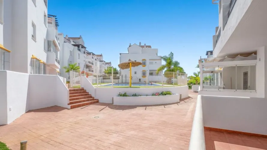 2 bedrooms apartment for sale , Estepona, Spain No. 645 № 8