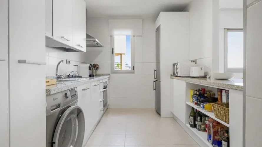 3 bedrooms apartment for sale , Estepona, Spain No. 445 № 8