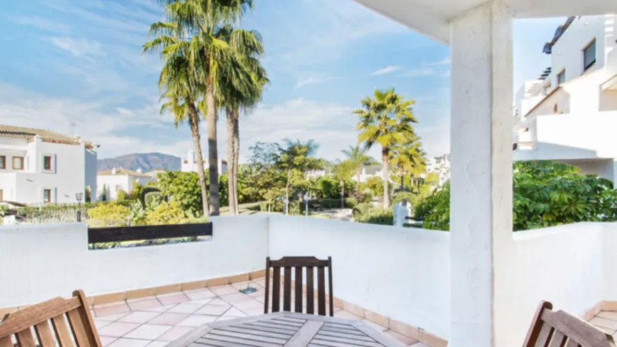 2 bedrooms apartment for sale , Estepona, Spain No. 694 № 7